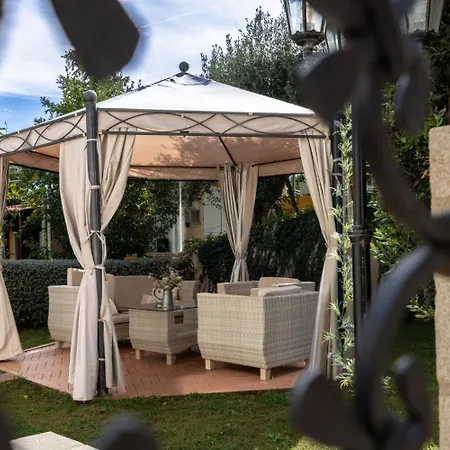 Darko - With Parking Holiday home