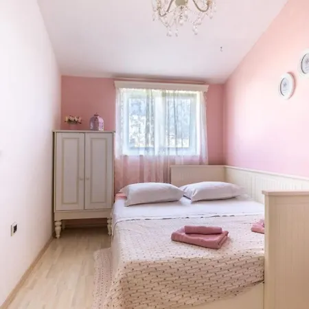 Darko - With Parking Holiday home *